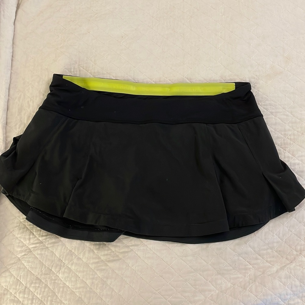 Lululemon black biker skirt
